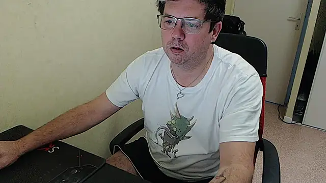 Snapshot of blueandwhite1 chatting on 01.15.25 blueandwhite1 online show from 01.15.25