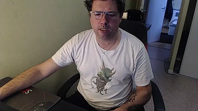 Snapshot of blueandwhite1 chatting on 01.18.25 blueandwhite1 online show from 01.18.25