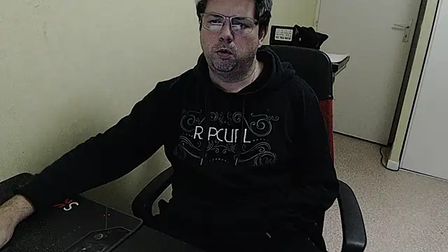 Snapshot of blueandwhite1 chatting on 01.25.25 blueandwhite1 online show from 01.25.25