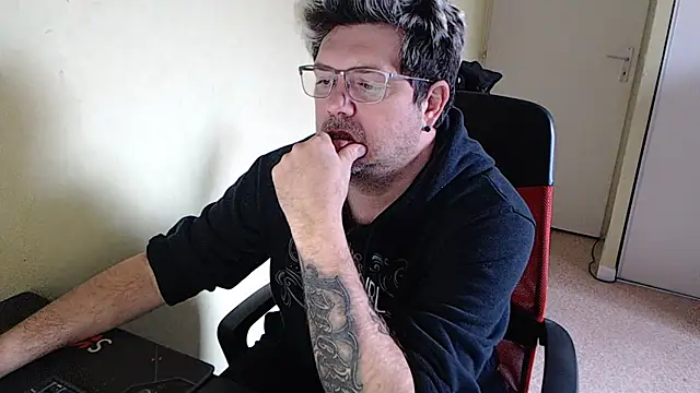 Snapshot of blueandwhite1 chatting on 01.26.25 blueandwhite1 online show from 01.26.25