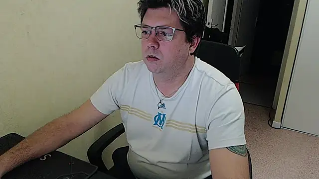 Snapshot of blueandwhite1 chatting on 01.26.25 blueandwhite1 online show from 01.26.25