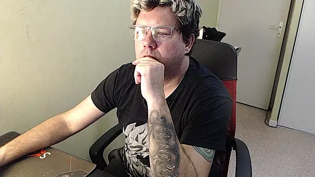 Snapshot of blueandwhite1 chatting on 01.27.25 blueandwhite1 online show from 01.27.25