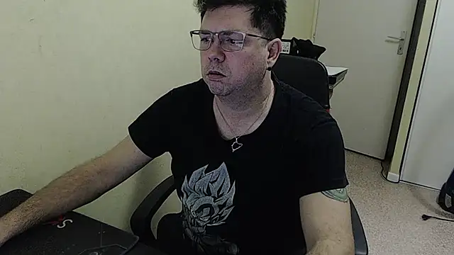 Snapshot of blueandwhite1 chatting on 01.28.25 blueandwhite1 online show from 01.28.25