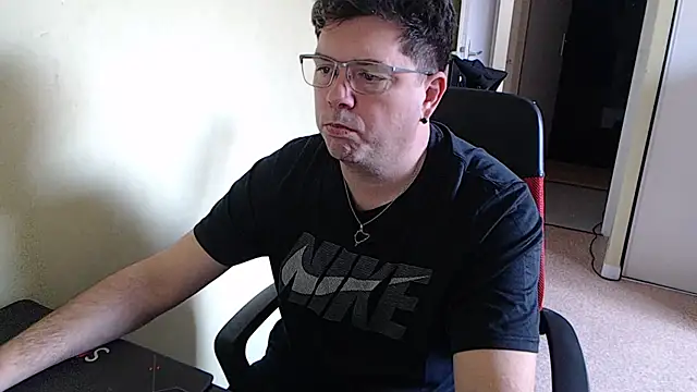 Snapshot of blueandwhite1 chatting on 02.01.25 blueandwhite1 online show from 02.01.25