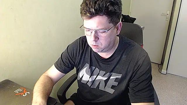 Snapshot of blueandwhite1 chatting on 02.01.25 blueandwhite1 online show from 02.01.25