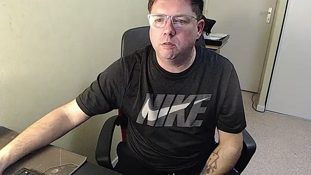 Snapshot of blueandwhite1 chatting on 02.01.25 blueandwhite1 online show from 02.01.25