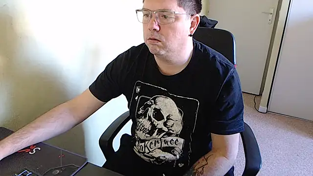 Snapshot of blueandwhite1 chatting on 02.02.25 blueandwhite1 online show from 02.02.25