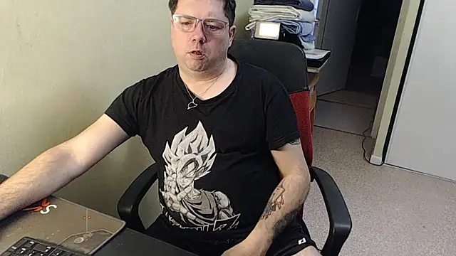 Snapshot of blueandwhite1 chatting on 02.08.25 blueandwhite1 online show from 02.08.25