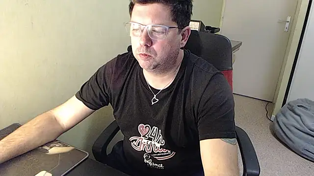 Snapshot of blueandwhite1 chatting on 02.10.25 blueandwhite1 online show from 02.10.25