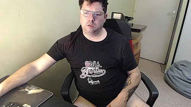 Snapshot of blueandwhite1 chatting on 02.12.25 blueandwhite1 online show from 02.12.25