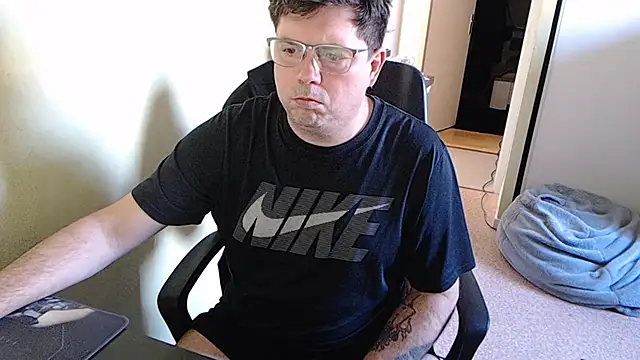 Snapshot of blueandwhite1 chatting on 02.14.25 blueandwhite1 online show from 02.14.25