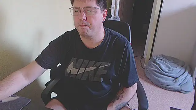 Snapshot of blueandwhite1 chatting on 02.15.25 blueandwhite1 online show from 02.15.25