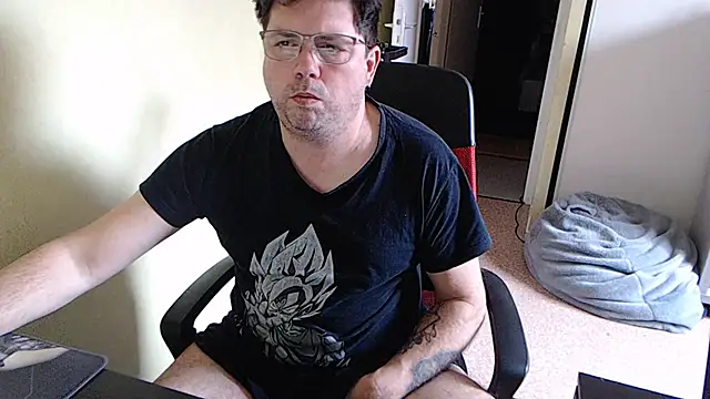 Snapshot of blueandwhite1 chatting on 02.18.25 blueandwhite1 online show from 02.18.25