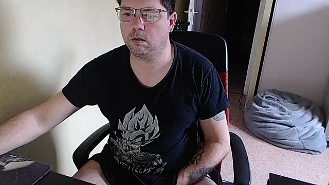 Snapshot of blueandwhite1 chatting on 02.19.25 blueandwhite1 online show from 02.19.25