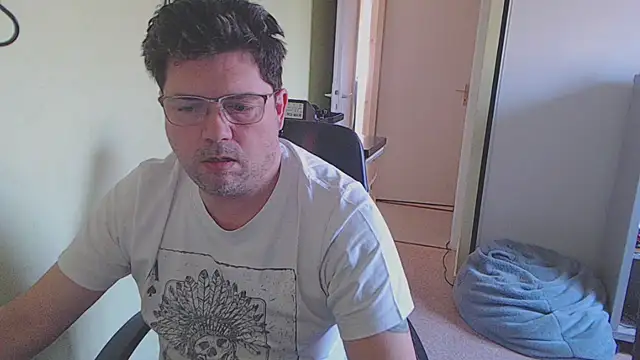 Snapshot of blueandwhite1 chatting on 02.19.25 blueandwhite1 online show from 02.19.25