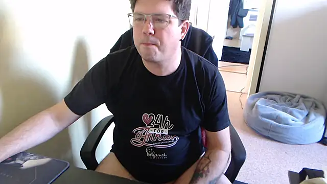 Snapshot of blueandwhite1 chatting on 03.05.25 blueandwhite1 online show from 03.05.25