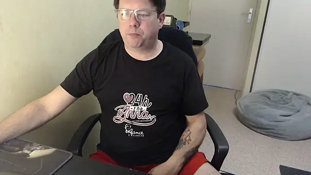 Snapshot of blueandwhite1 chatting on 03.08.25 blueandwhite1 online show from 03.08.25