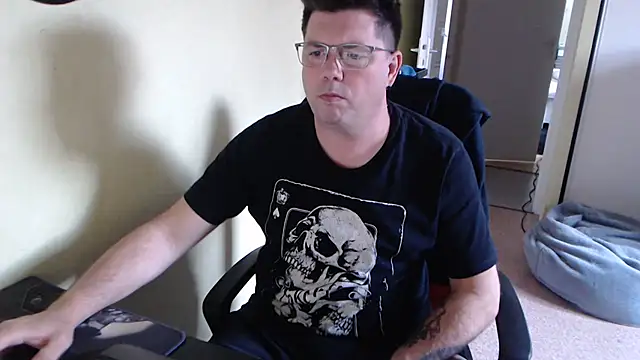 Snapshot of blueandwhite1 chatting on 03.11.25 blueandwhite1 online show from 03.11.25