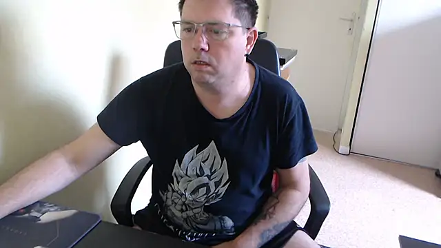 Snapshot of blueandwhite1 chatting on 03.19.25 blueandwhite1 online show from 03.19.25