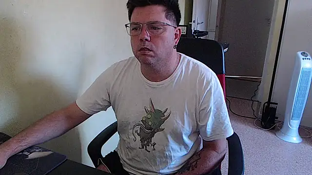 Snapshot of blueandwhite1 chatting on 09.17.25 blueandwhite1 online show from 09.17.25