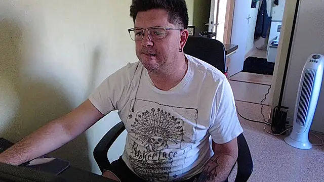 Snapshot of blueandwhite1 chatting on 09.18.25 blueandwhite1 online show from 09.18.25