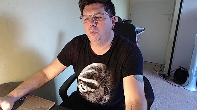 Snapshot of blueandwhite1 chatting on 10.08.25 blueandwhite1 online show from 10.08.25