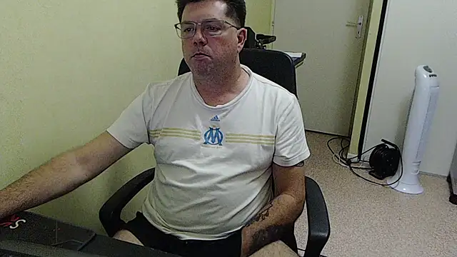 Snapshot of blueandwhite1 chatting on 10.14.25 blueandwhite1 online show from 10.14.25