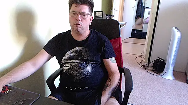 Snapshot of blueandwhite1 chatting on 10.16.25 blueandwhite1 online show from 10.16.25