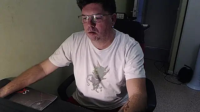 Snapshot of blueandwhite1 chatting on 11.05.25 blueandwhite1 online show from 11.05.25