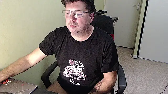 Snapshot of blueandwhite1 chatting on 11.20.25 blueandwhite1 online show from 11.20.25