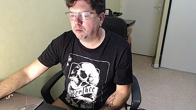 Snapshot of blueandwhite1 chatting on 11.24.25 blueandwhite1 online show from 11.24.25