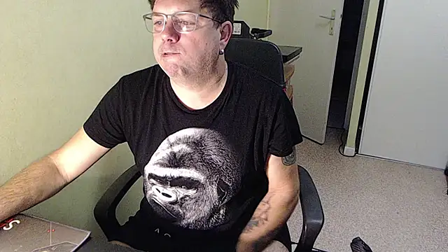 Snapshot of blueandwhite1 chatting on 11.29.25 blueandwhite1 online show from 11.29.25