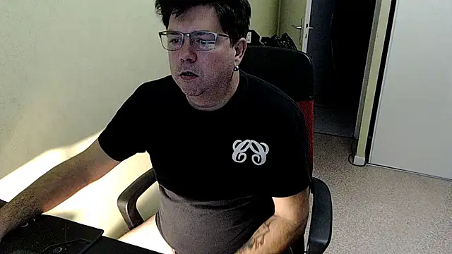 Snapshot of blueandwhite1 chatting on 12.03.25 blueandwhite1 online show from 12.03.25