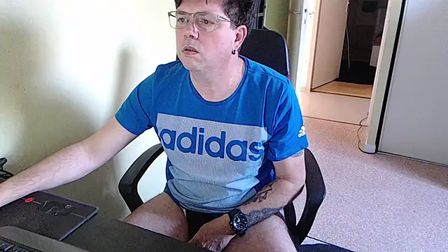 Snapshot of blueandwhite1 chatting on 02.24.26 blueandwhite1 online show from 02.24.26