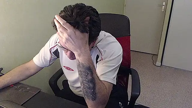 Snapshot of blueandwhite1 chatting on 02.25.26 blueandwhite1 online show from 02.25.26