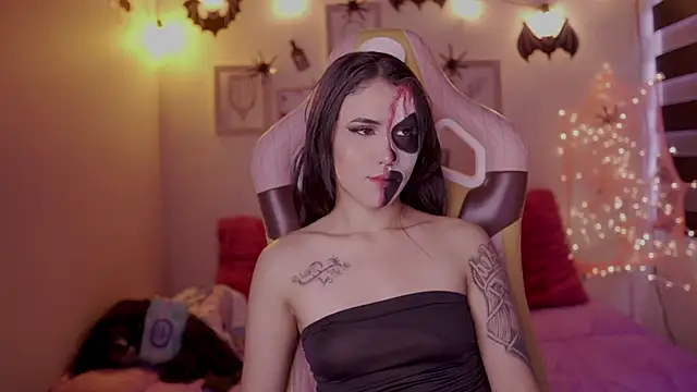  chloe moons  online show from 10.15.25