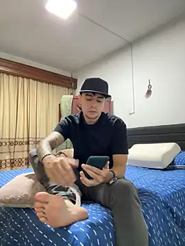 Snapshot of Jaguer2213 chatting on 09.20.25 Jaguer2213 online show from 09.20.25