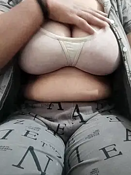 Snapshot of priya_hot_69 chatting on 10.05.25 priya hot 69 online show from 10.05.25