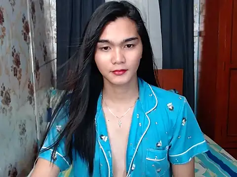 lady in moon online show from 10.17.25