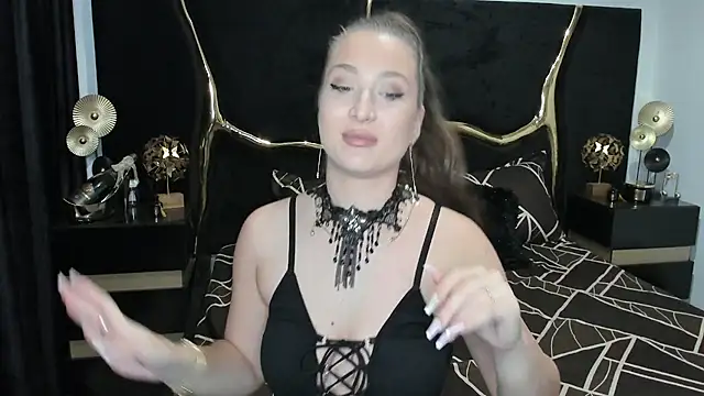 Snapshot of RebekaRose chatting on 10.15.25 RebekaRose online show from 10.15.25