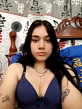 Snapshot of emmii_cute chatting on 10.04.25 emmii cute online show from 10.04.25