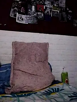 Snapshot of emmii_cute chatting on 10.21.25 emmii cute online show from 10.21.25