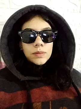 Snapshot of emmii_cute chatting on 10.23.25 emmii cute online show from 10.23.25