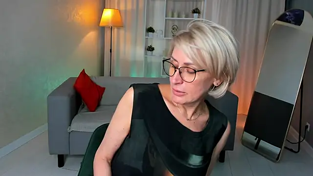 Snapshot of PamellaMurphy chatting on 09.24.25 PamellaMurphy online show from 09.24.25