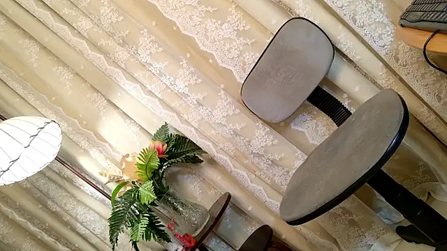 PrettyStranger online show from 11.25.25