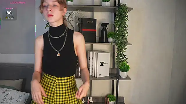 Snapshot of CameliaGlaue chatting on 10.15.25 CameliaGlaue online show from 10.15.25