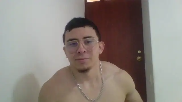 Snapshot of Eross_Santy chatting on 06.17.26 Eross Santy online show from 06.17.26