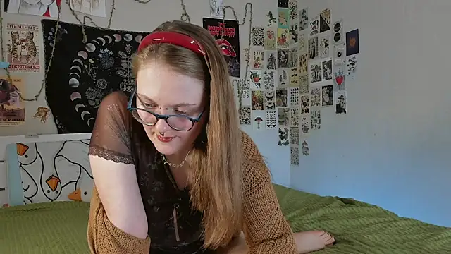 WonderConnie1 online show from 09.29.25