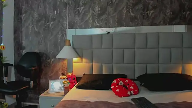 Snapshot of yiyisandoval chatting on 02.08.26 yiyisandoval online show from 02.08.26