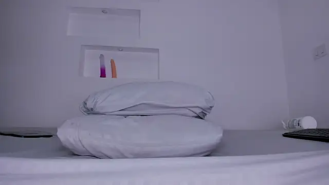 Evelynn Jones  online show from 10.26.25